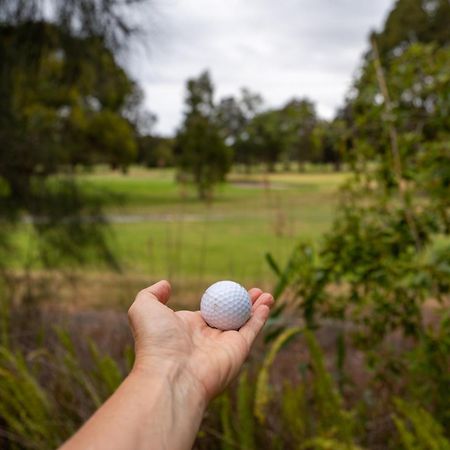 Golf Place Inn Wollongong Primbee Esterno foto