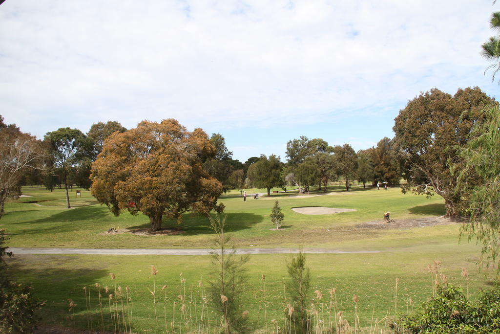 Golf Place Inn Wollongong Primbee Esterno foto